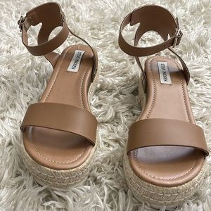 Steve Madden platform sandals. Size 8